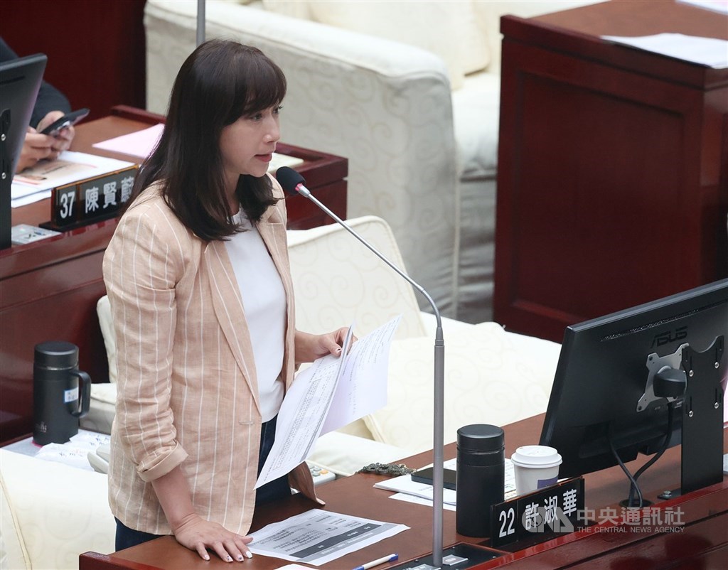控陸配在國小旁直播拍學生挨告 許淑華獲不起訴