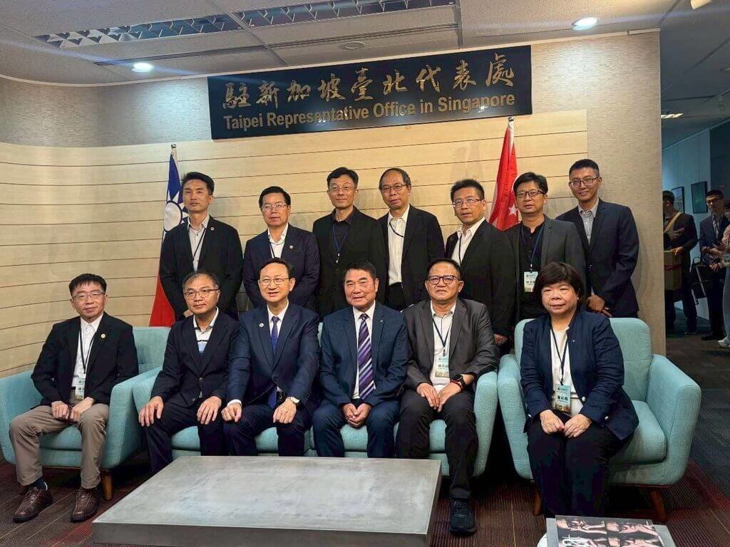 率團考察新加坡經貿建設 鍾東錦擬推中台灣觀光