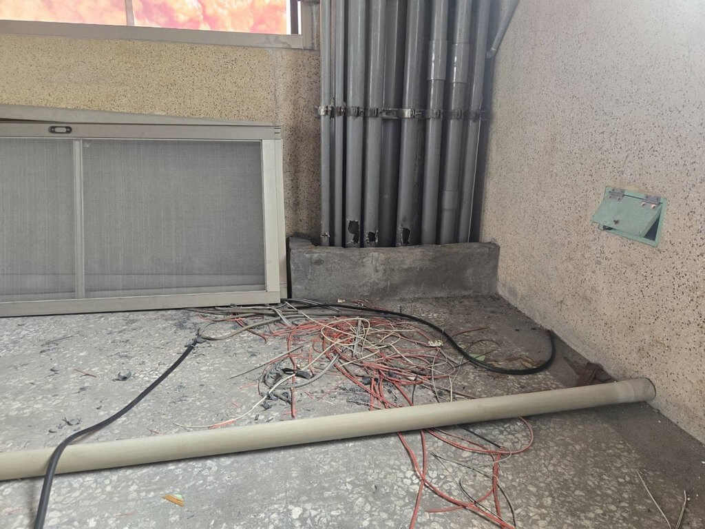 男子倒臥空屋鐵皮上 高雄警初判竊取電線觸電身亡