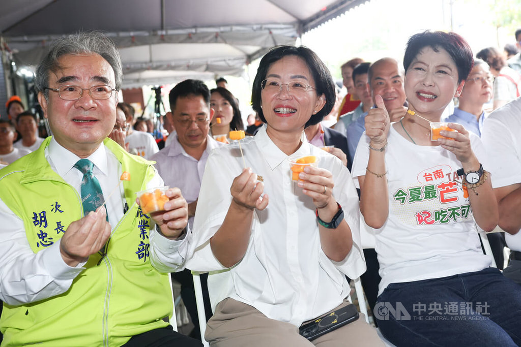 板農推廣台南優質芒果  蘇巧慧陳亭妃站台（3）