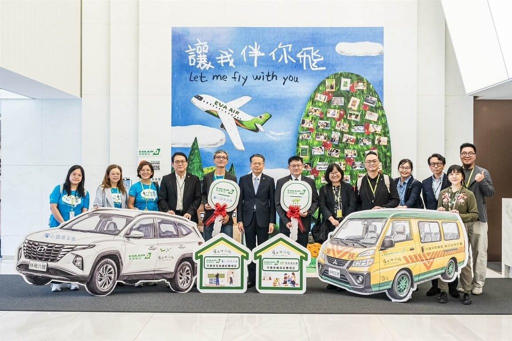 做公益 長榮航捐百萬早療車、華航志工深入校園