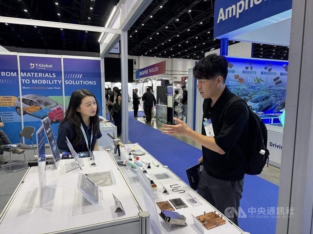 台灣散熱材料業者高柏科技展示導熱板、導熱墊等產品，瞄準泰國和東南亞AI、高效能運算及電動車產業所帶動的散熱需求。中央社記者李宗憲曼谷攝　115年7月2日