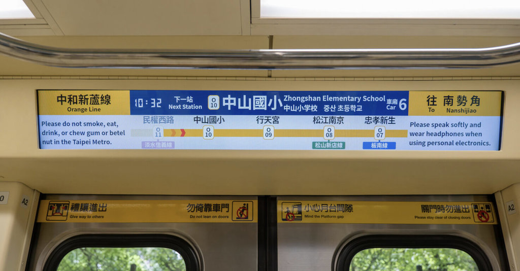 中和新蘆線2列車升級全彩顯示器 4語言秀行車資訊