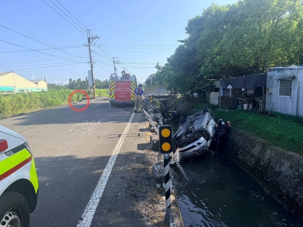 屏東竹田無號誌路口車禍 機車騎士乘客拋飛水溝2死