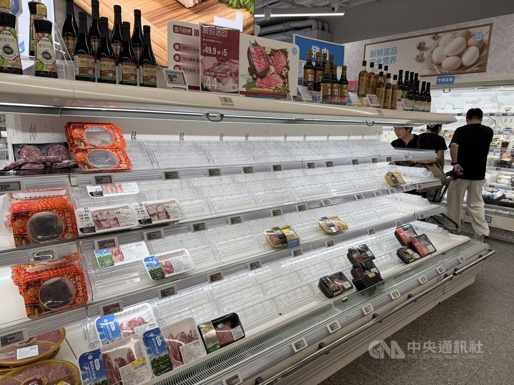 颱風巴威逐漸逼近中國 上海民眾搶購肉品