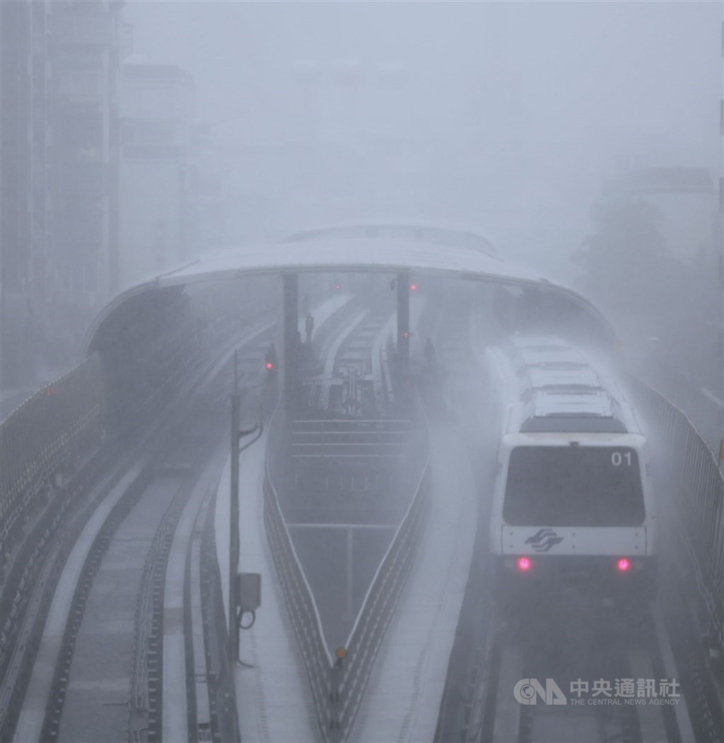 颱風巴威襲台 北捷平面、高架路段暫停營運