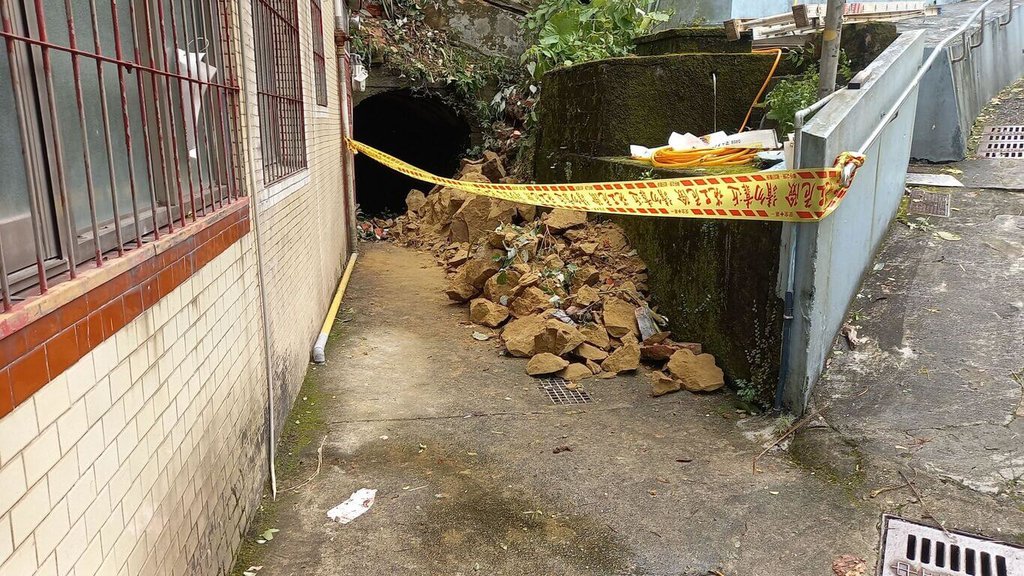 基隆土石滑落撞擊民宅（2）