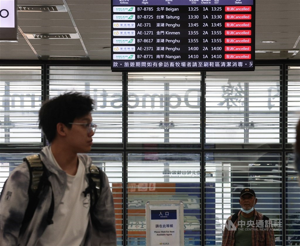 台風で海外滞在延長の保険金支払いに制限、金管会が損害保険協会に統一規範の策定を促す