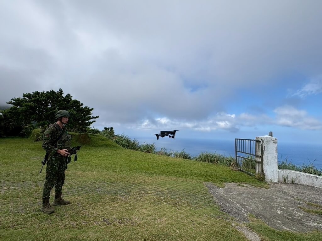 阻止敵軍奪島 陸軍跨海赴綠島蘭嶼守備演練