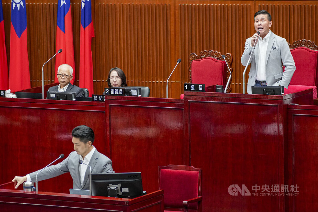 簡舒培、蔣萬安質詢交鋒　戴錫欽出面制止