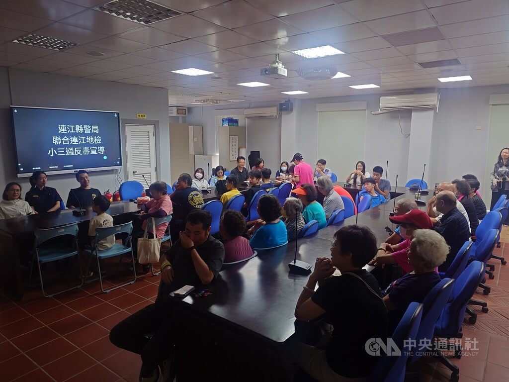 馬祖檢警調舉辦小三通反毒防走私宣導（1）