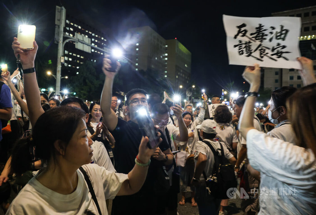 國民黨「反毒台」凱道集會　民眾手機燈海聲援