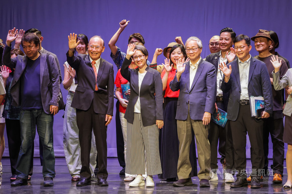 花樣年華青少年戲劇節頒獎 蕭美琴勉勵勇敢追夢