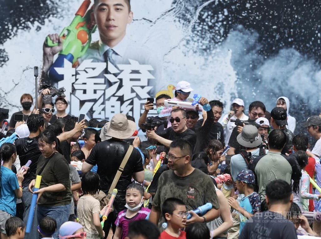 李四川參與搖滾水樂園活動　與民眾同樂
