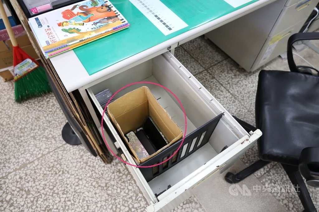校園手機管理  「養機場」集中保管