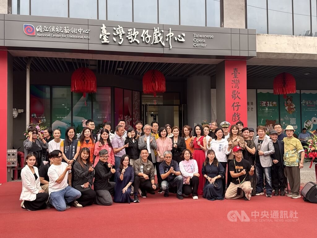 臺灣歌仔戲中心掛牌 李遠:盼成左營藝術文化中心