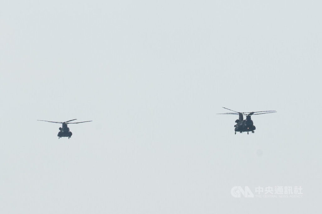 陸戰隊搭乘2架CH-47SD北上增援