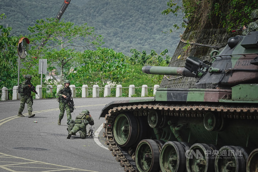聯兵營要港防護演練　M60A3戰車壓制敵軍
