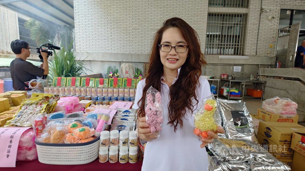 嘉縣家畜所獸魂碑農曆7月祭祀 寵物玩具成供品