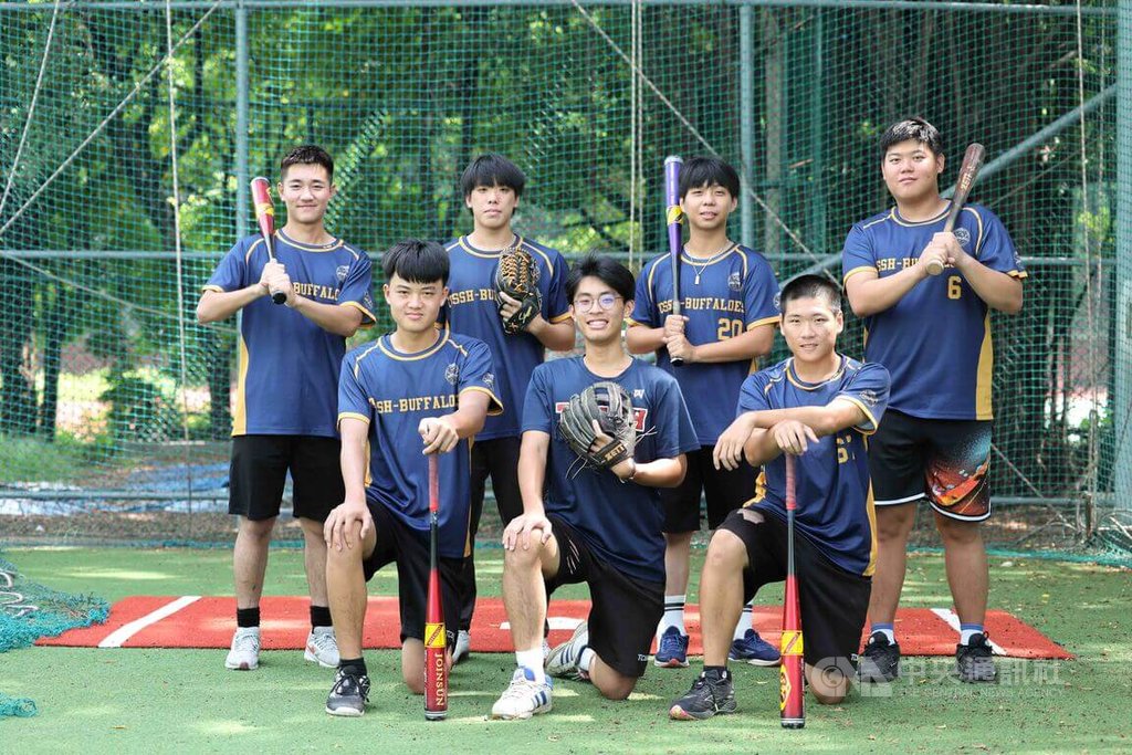健行小牛遺憾化動力 台中二中猛牛棒球隊奪冠軍金盃