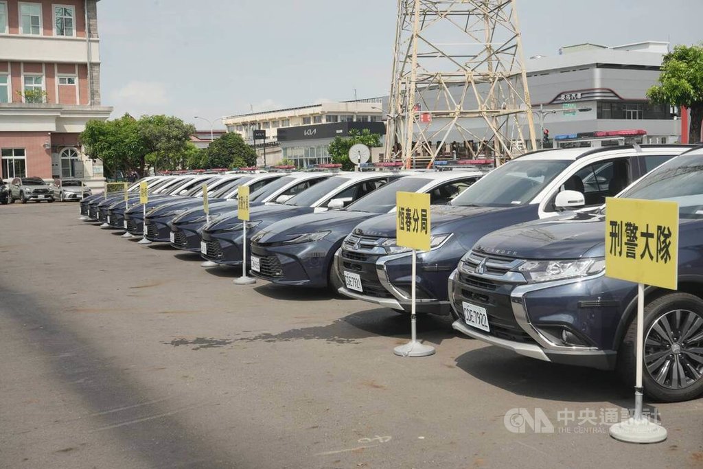 屏東新購警用車32輛　授車典禮一字排開
