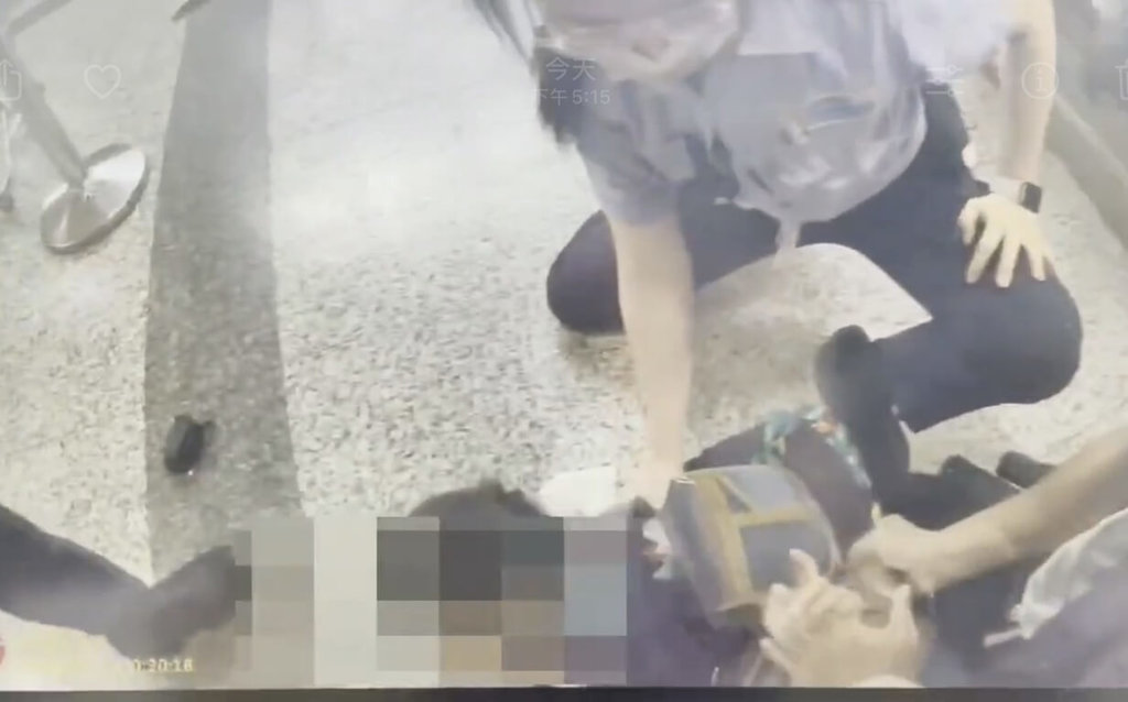 疑不滿簽證逾期無法登機　旅客小港機場涉襲警送辦