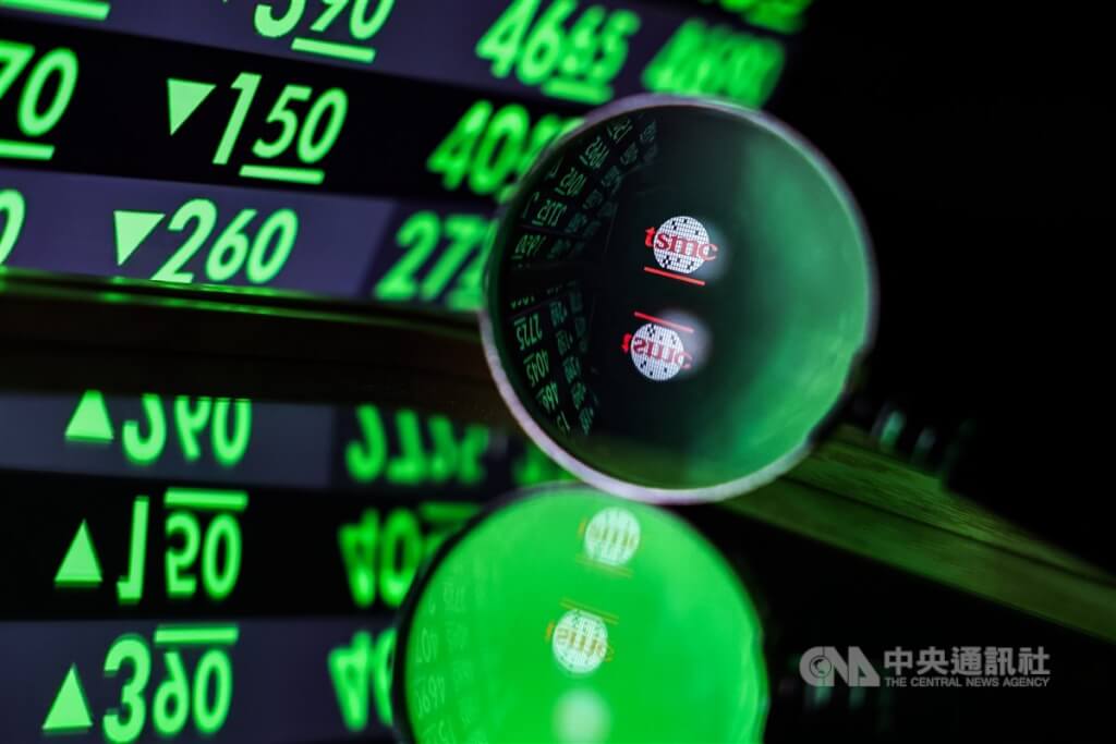 台積電跌30元 台股挫589點收44719點失守季線