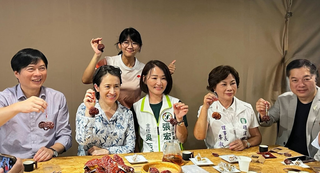 副總統訪宜蘭靈芝農場 提百億海外圓夢計畫助青農創新