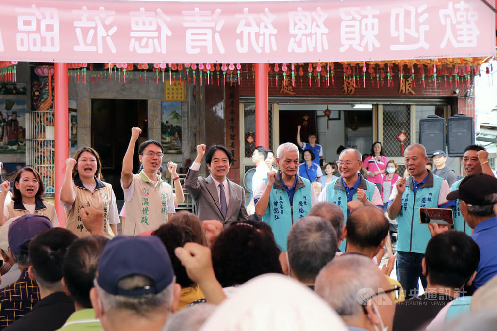 總統南投參香談國防預算AI紅利 籲支持政府做後盾