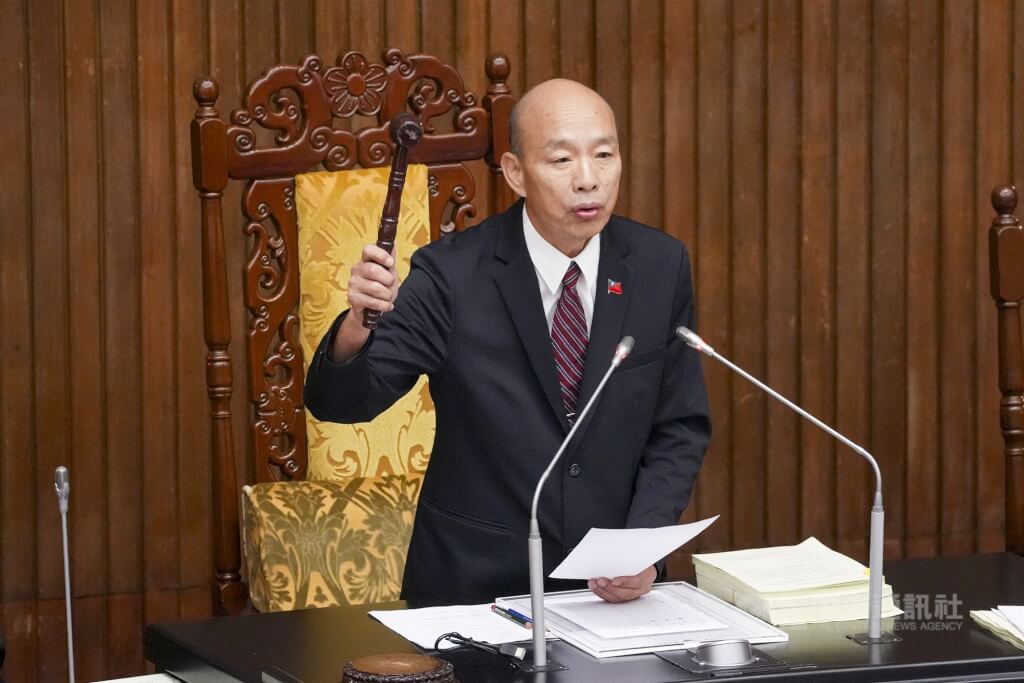 學校衛生法三讀 影響學生健康物品或行為得適時限制 學校衛生法三讀 影響學生健康物品或行為得適時限制