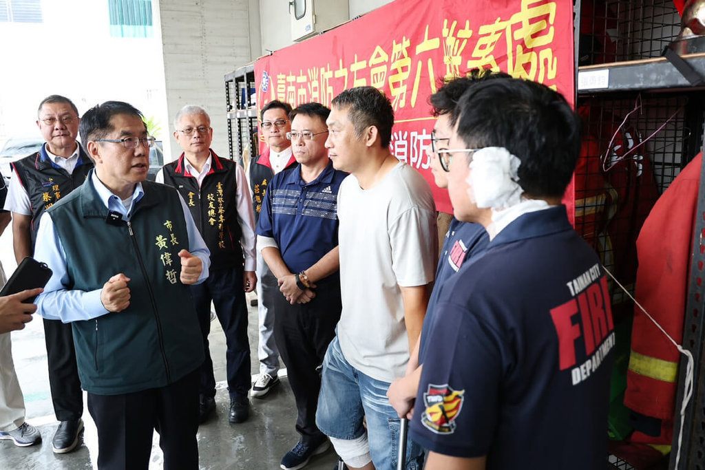 台南安南區爆炸案 黃偉哲探視救災受傷消防員 台南安南區爆炸案 黃偉哲探視救災受傷消防員