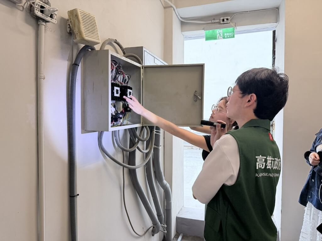 陳其邁馬不停蹄掌握災情 市府各局處巡檢排水設施