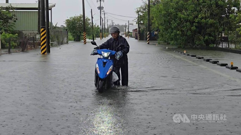 屏東大雨東港慘淹　枋寮春日獅子鄉撤離138人
