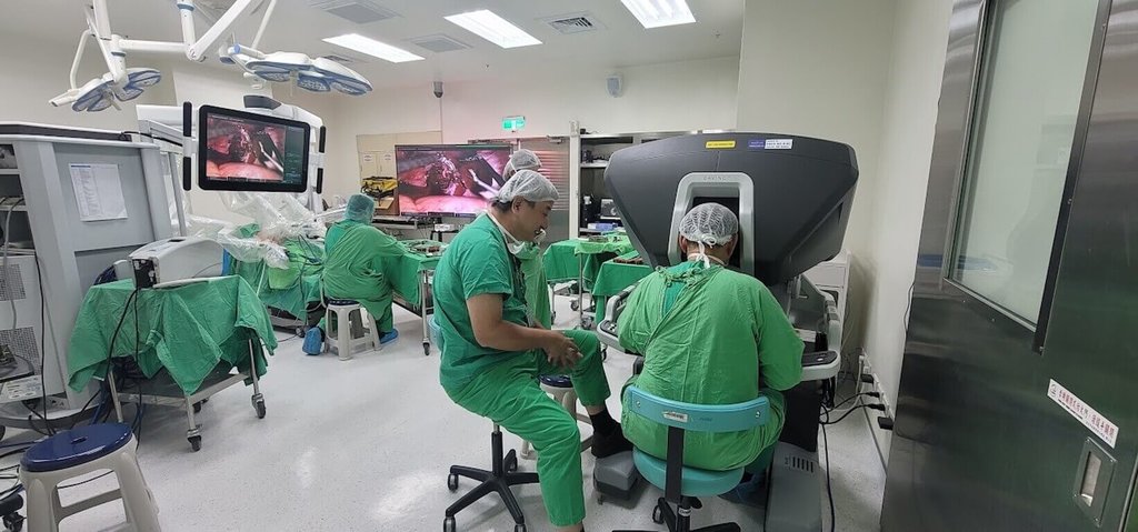 國際認證微創訓練基地 台大醫院創機器手臂單孔手術觀摩中心