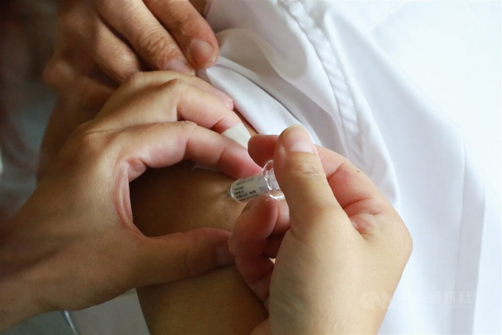 打公費疫苗或自費都能賺健康幣　羅一鈞：額度有感