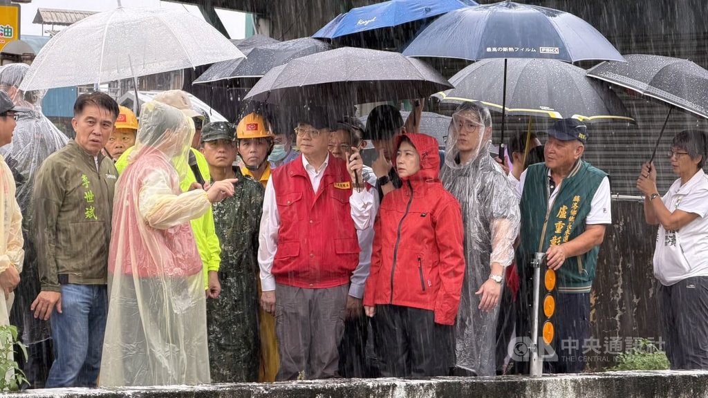 卓榮泰視察屏東大湖排水