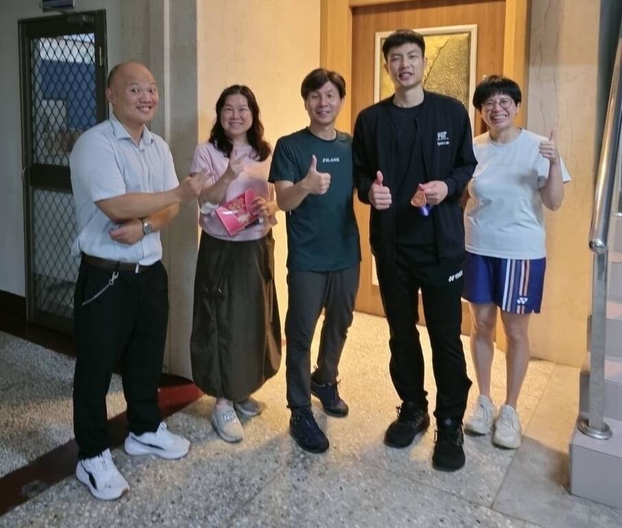 周天成二訪台南少觀所 用金句與世錦賽銅牌鼓勵少年