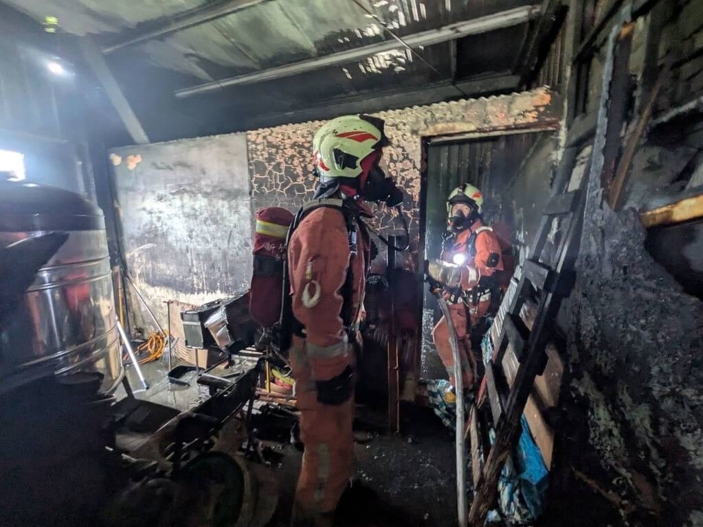 新竹市北區住宅火警 消防人員助3人安全逃生