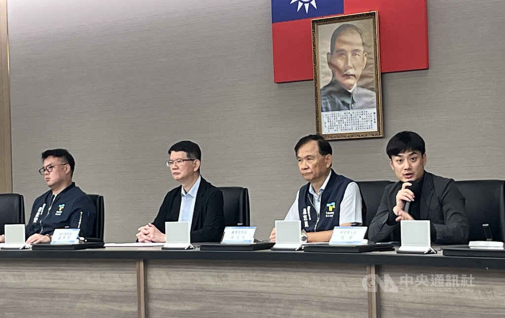 公館吸菸區遭評像狗籠 蔣萬安令拆除 公館吸菸區遭評像狗籠 蔣萬安令拆除