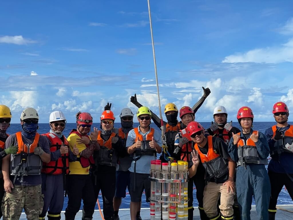 藍碳不只在海岸 中山大學發現千米深海訊號 藍碳不只在海岸 中山大學發現千米深海訊號