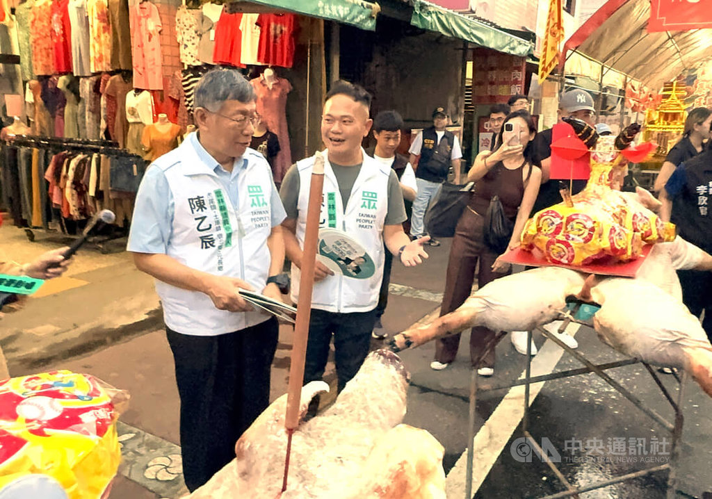 柯文哲走訪虎尾中元文化祭