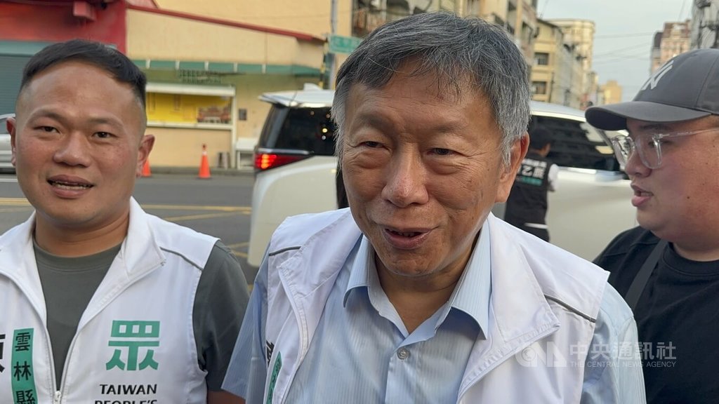 柯文哲逛虎尾中元普渡 為縣議員陳乙辰輔選