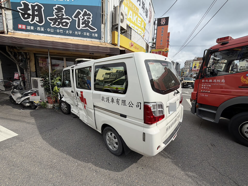 彰化民間救護車與轎車碰撞　2傷送醫