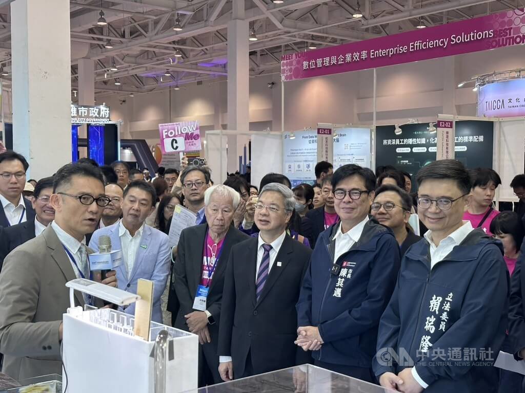 陳其邁、龔明鑫等人出席亞灣新創大南方開幕