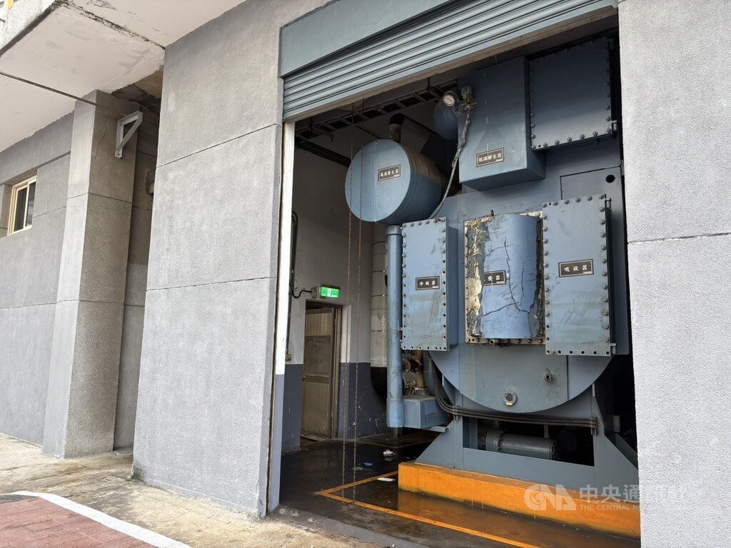 新北泰山南亞塑膠廠鐵捲門故障　男觸電送醫不治