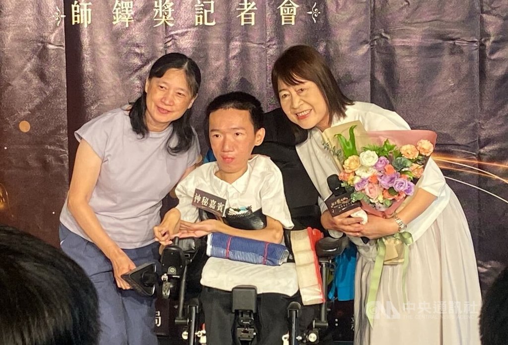 新北三重高中校長曾慧媚獲師鐸獎