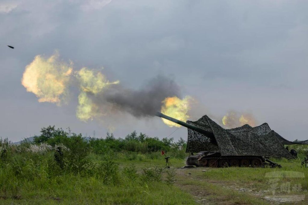 國軍各作戰區重砲射擊 結合無人機執行戰場偵蒐