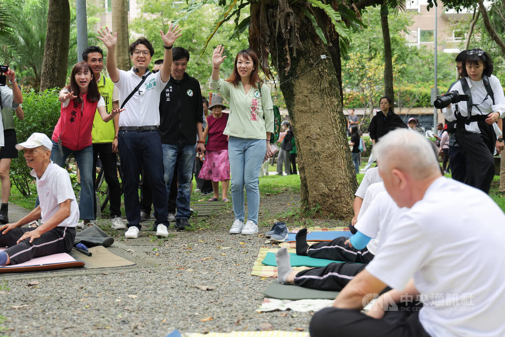 沈伯洋象山公園掃街（2）