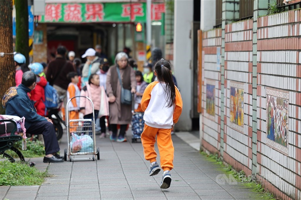 暑假尾聲 專家傳授收心4招助孩子健康回校園 暑假尾聲 專家傳授收心4招助孩子健康回校園