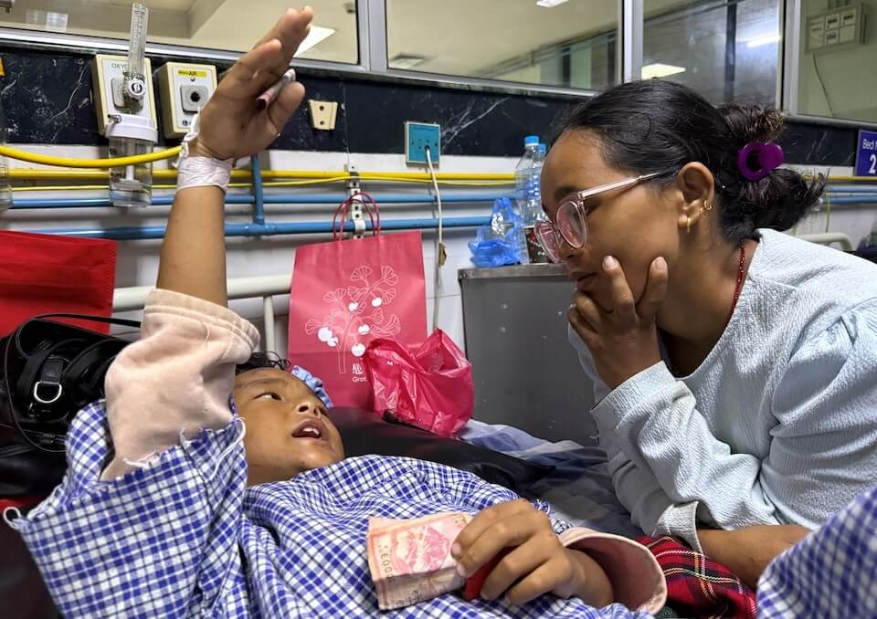 尼泊爾洪災8歲童爬樹保命 母子歷劫奇蹟重逢